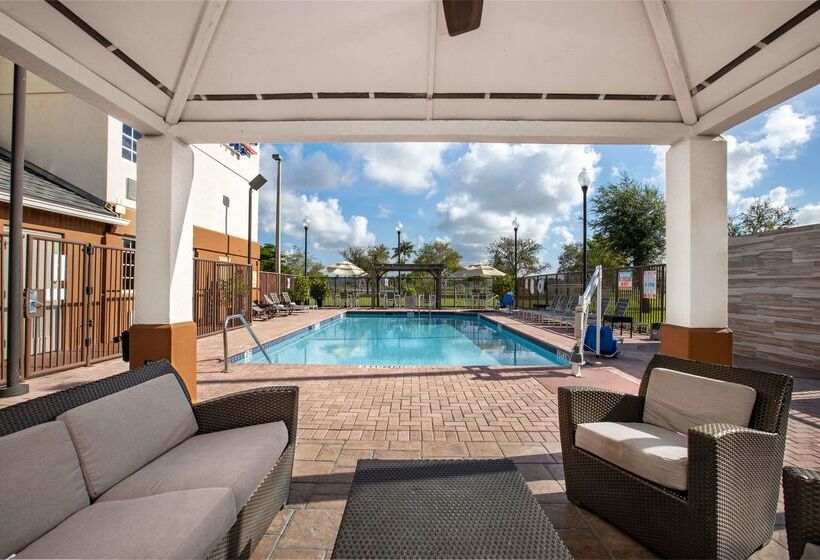 בית מלון כפרי Sonesta Simply Suites Miami Airport Doral