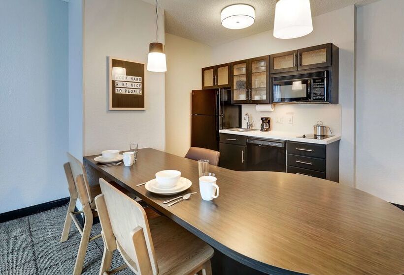 فندق Sonesta Simply Suites Miami Airport Doral