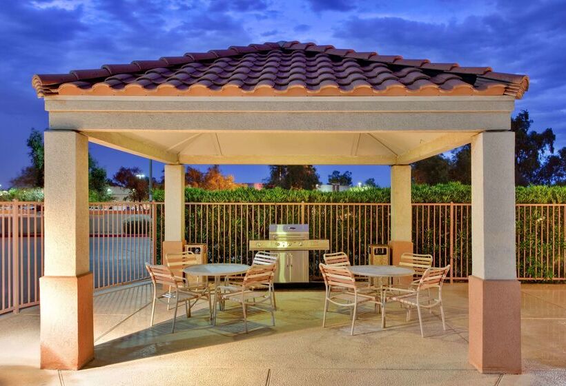 هتل Sonesta Simply Suites Phoenix Tempe