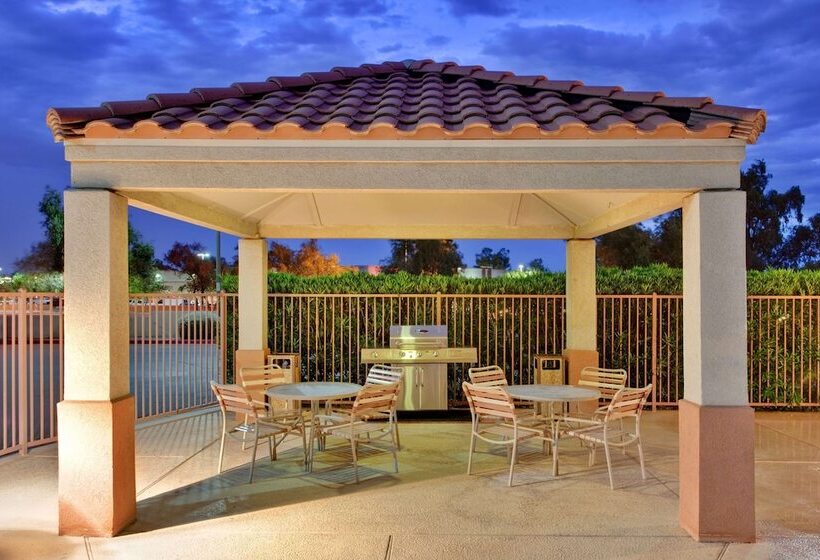 هتل Sonesta Simply Suites Phoenix Tempe