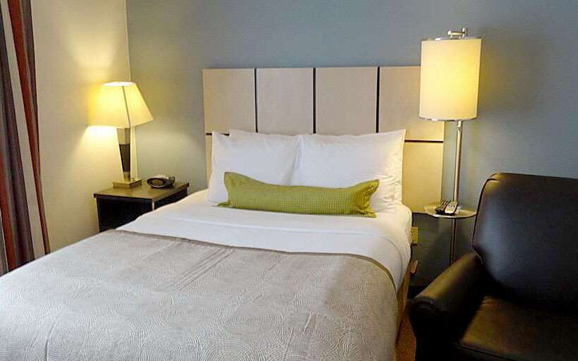 Отель Sonesta Simply Wichita Airport