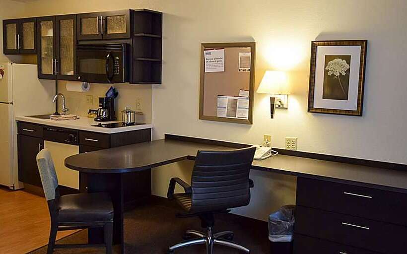 Отель Sonesta Simply Wichita Airport