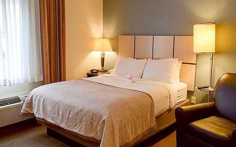 Отель Sonesta Simply Wichita Airport