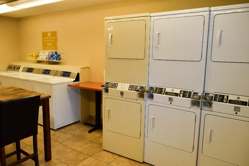 Отель Sonesta Simply Wichita Airport