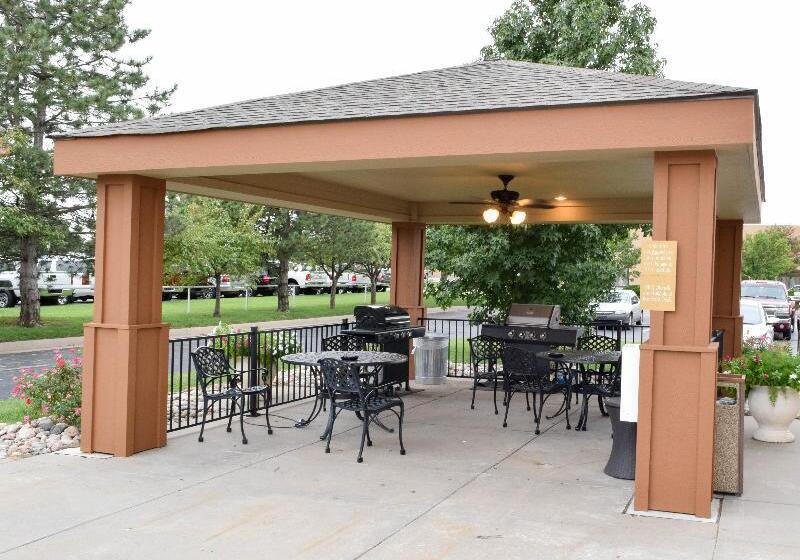 Отель Sonesta Simply Wichita Airport