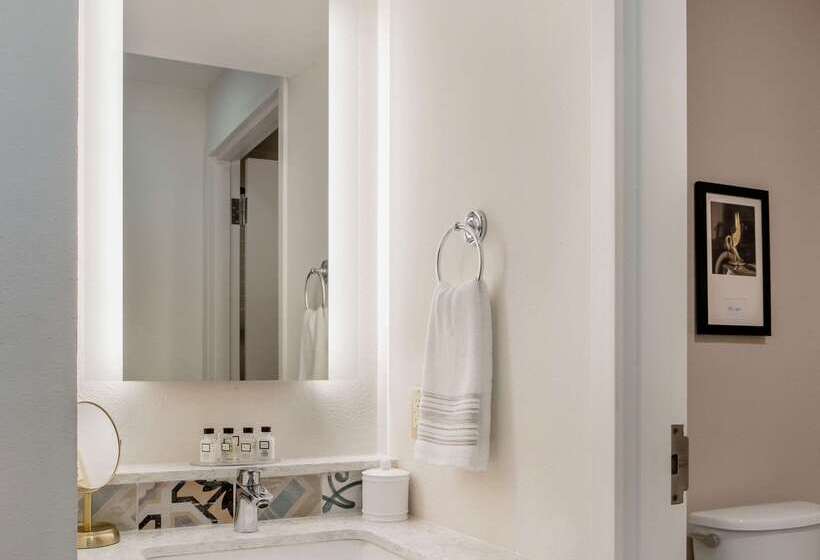 St Charles Coach House, Ascend Hotel Collection