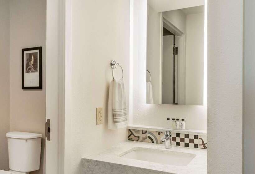 St Charles Coach House, Ascend Hotel Collection