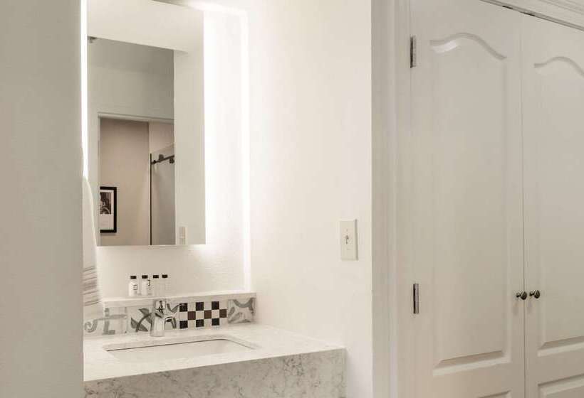 St Charles Coach House, Ascend Hotel Collection