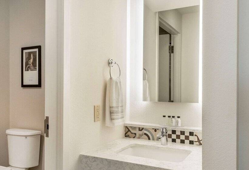 St Charles Coach House, Ascend Hotel Collection