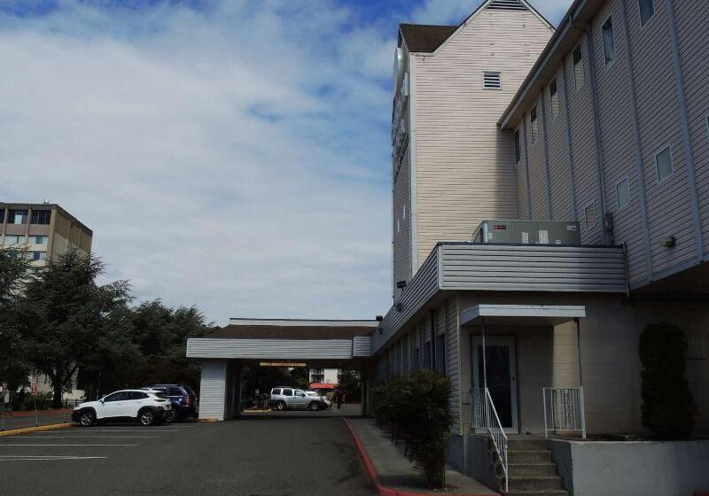 Surestay Hotel By Best Western Seatac Airport North