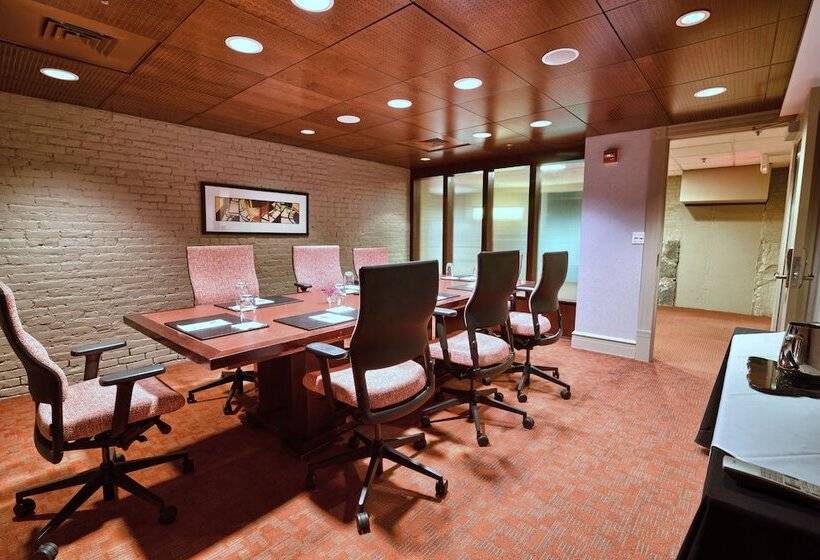 فندق The Centennial