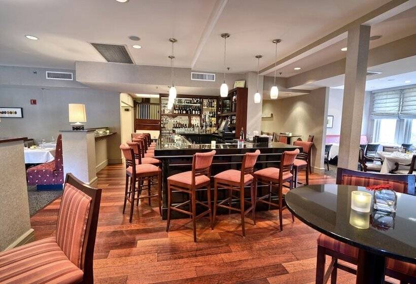 فندق The Centennial