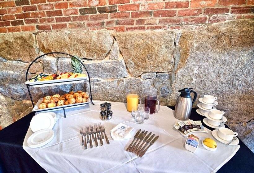 فندق The Centennial