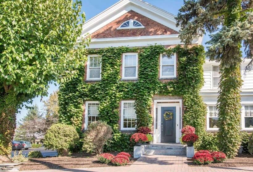 The Century House, Ascend Hotel Collection