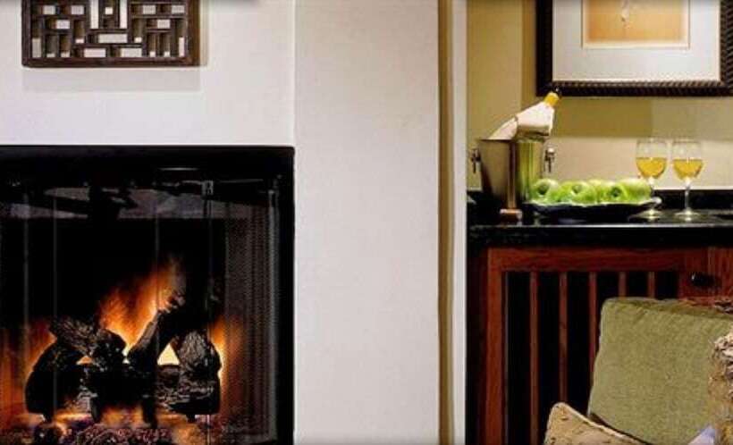 ホテル Tradewinds Carmel