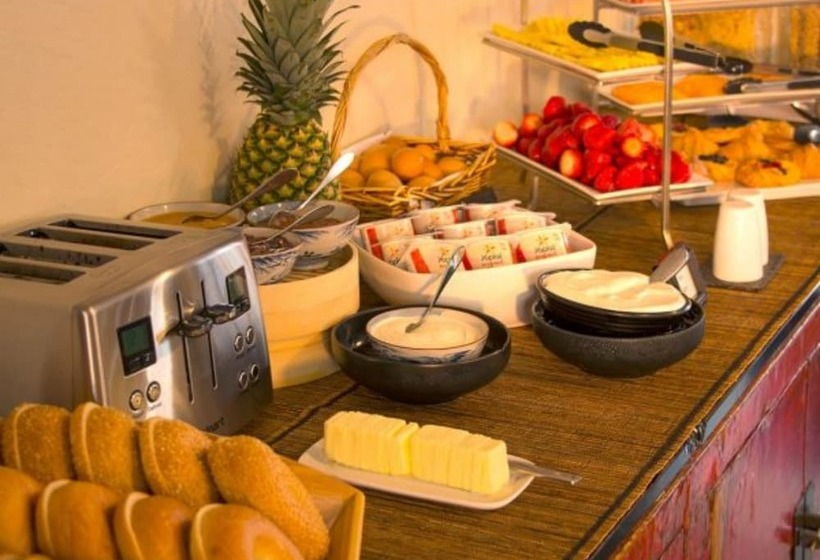 ホテル Tradewinds Carmel