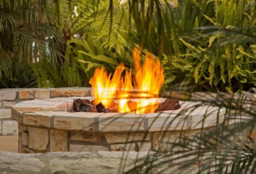 ホテル Tradewinds Carmel