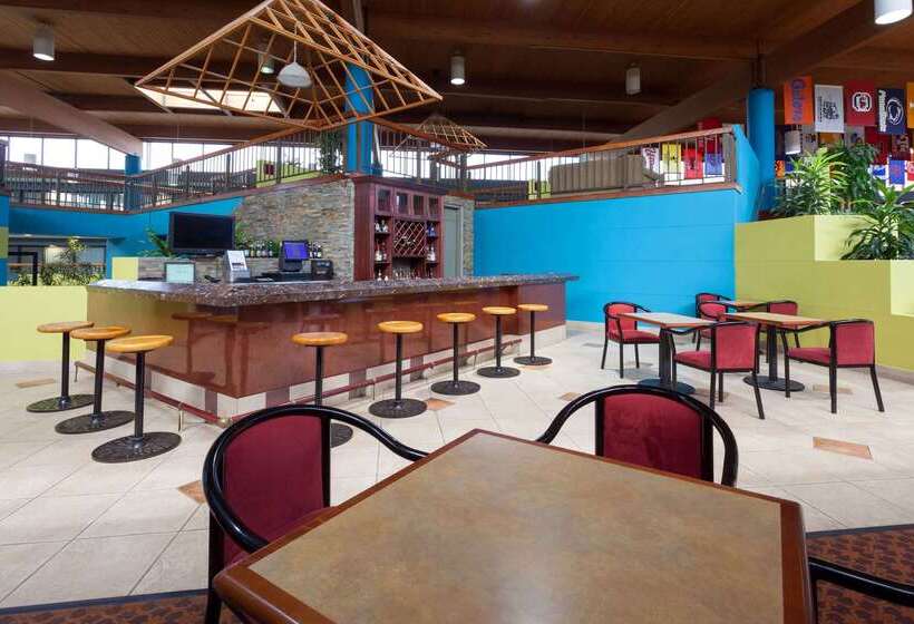 Отель Wyndham Garden Ann Arbor