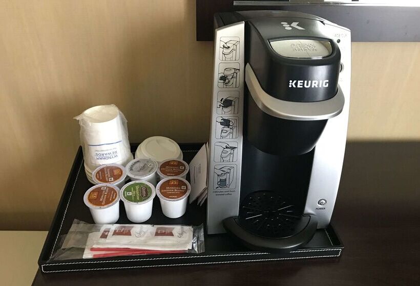 Отель Wyndham Garden Ann Arbor