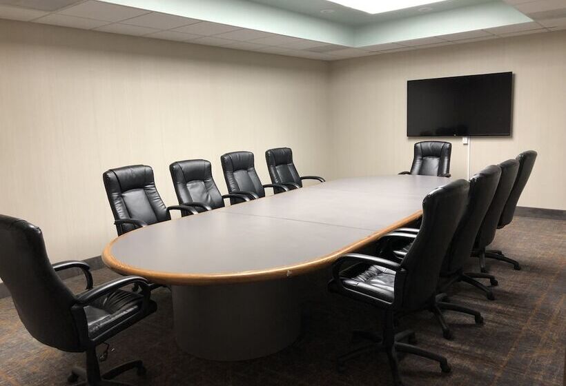 Отель Wyndham Garden Ann Arbor