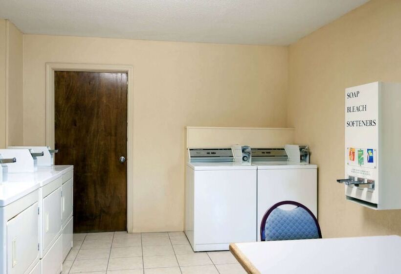 Отель Wyndham Garden Ann Arbor