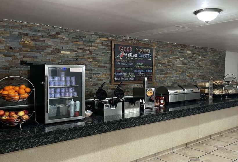 Отель Wyndham Garden Ann Arbor