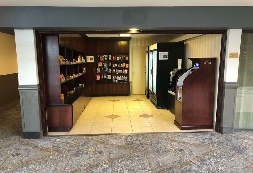 Отель Wyndham Garden Ann Arbor