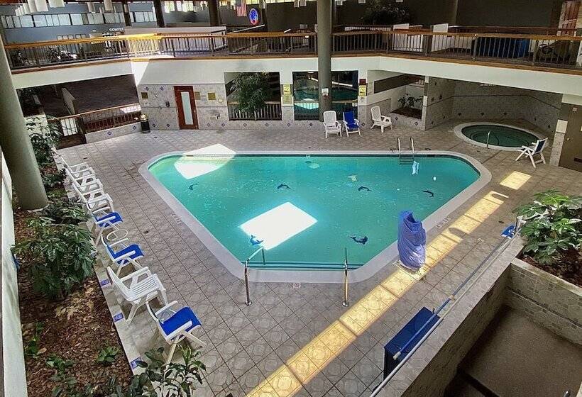 Отель Wyndham Garden Ann Arbor