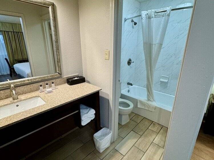 Отель Wyndham Garden Ann Arbor