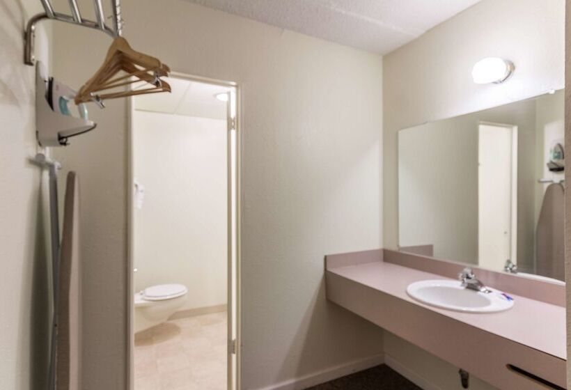 Motel 6butte, Mt  Historic City Center