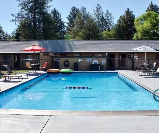 فندق على الطريق Cascade Lodge