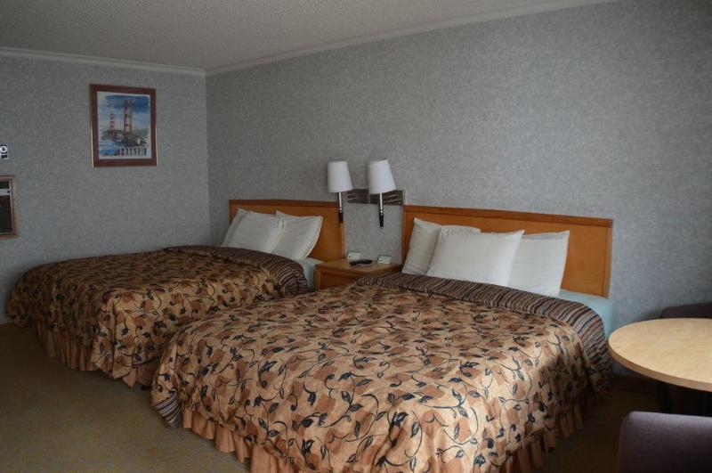 فندق على الطريق Castle Inn