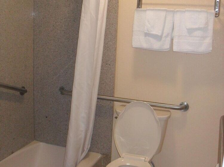 모텔 Newport News Inn