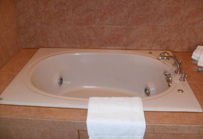 모텔 Newport News Inn