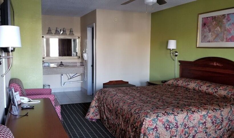 모텔 Newport News Inn