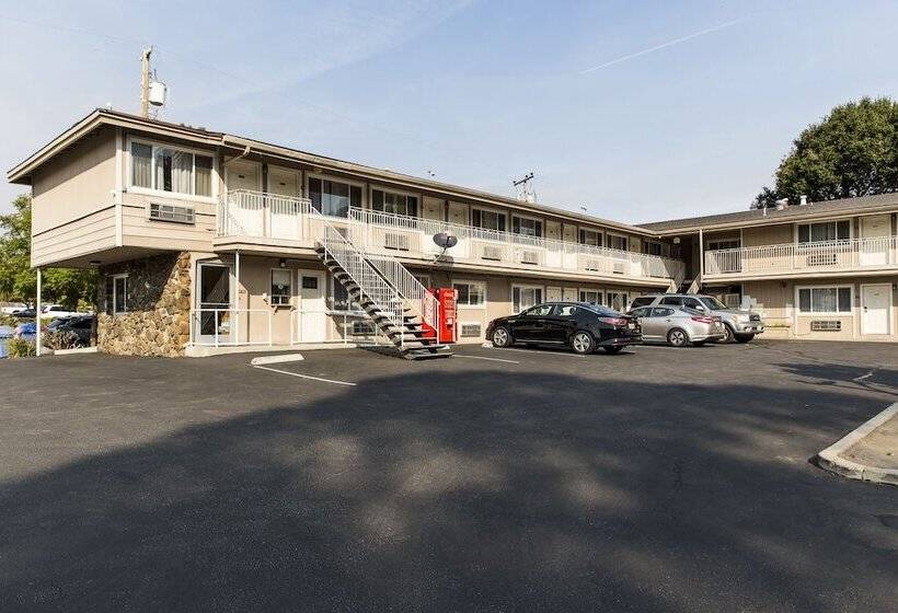 מוטל San Luis Inn And Suites