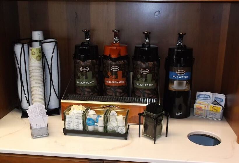 モーテル Super 8 By Wyndham Salina/scenic Hills Area