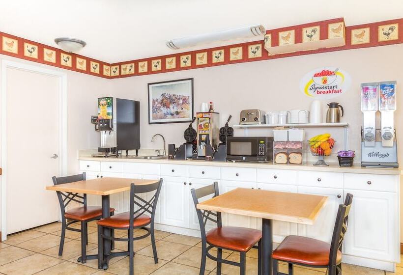 モーテル Super 8 By Wyndham Salina/scenic Hills Area