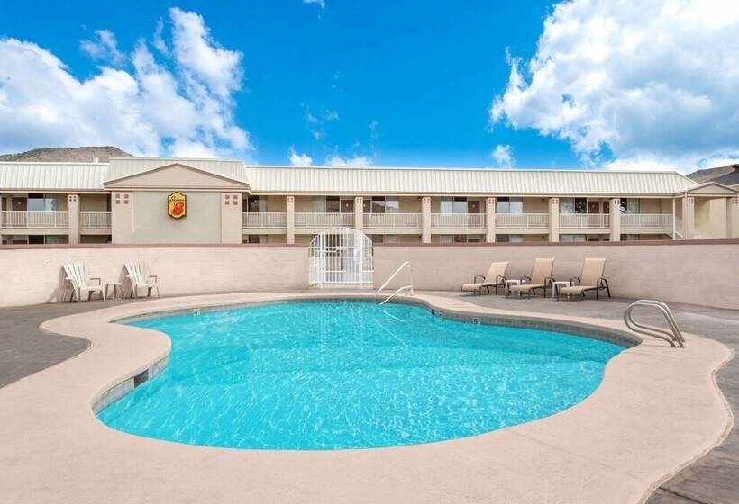 モーテル Super 8 By Wyndham Salina/scenic Hills Area