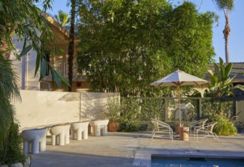 فندق على الطريق The Capri