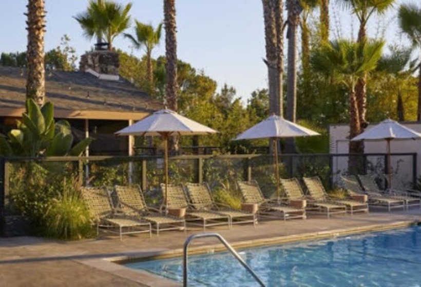 فندق على الطريق The Capri