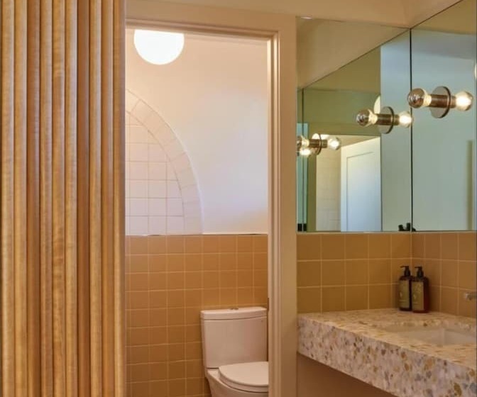 فندق على الطريق The Capri