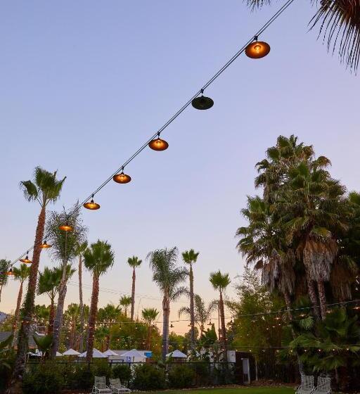 فندق على الطريق The Capri