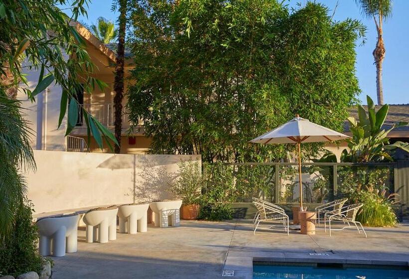 فندق على الطريق The Capri