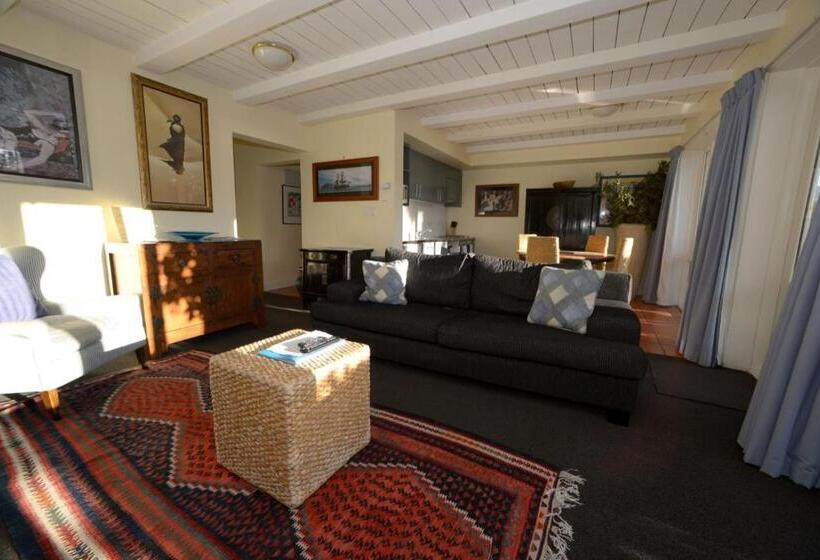 The Bruce Waterfront Apartments By Avi