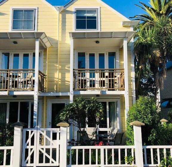 The Bruce Waterfront Apartments By Avi