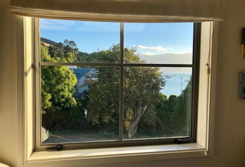 The Bruce Waterfront Apartments By Avi