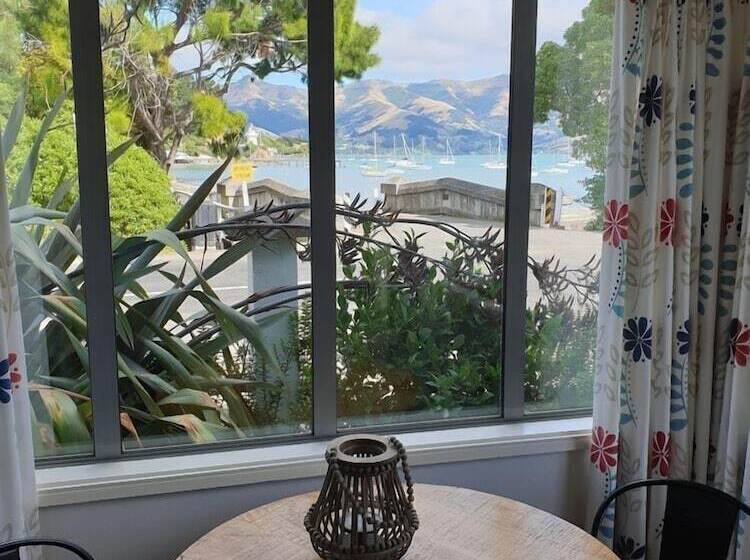 The Bruce Waterfront Apartments By Avi