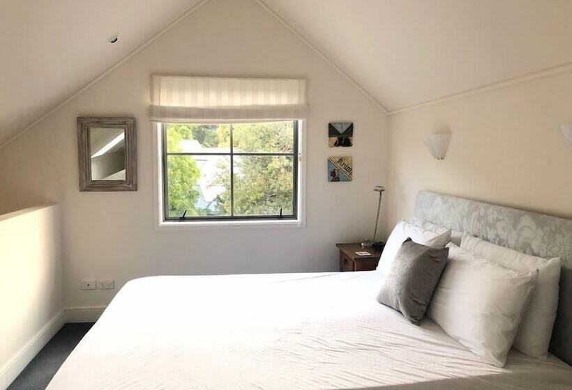 The Bruce Waterfront Apartments By Avi