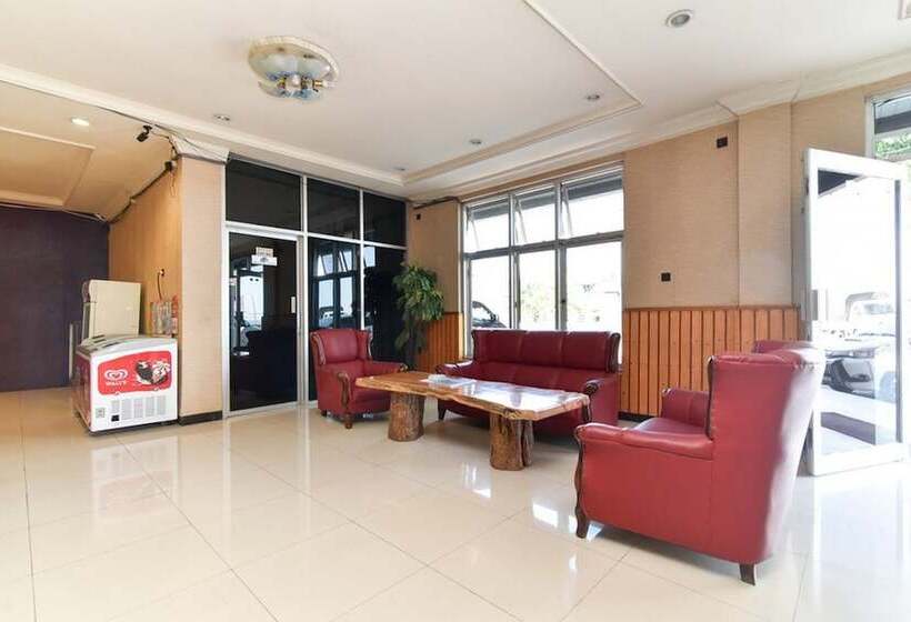 호텔 Reddoorz Plus @ Ketapang Satu Beach Kupang